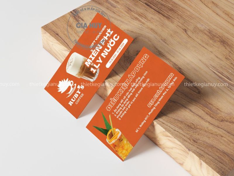 voucher đồ uống với hình ảnh ly nước tươi mát